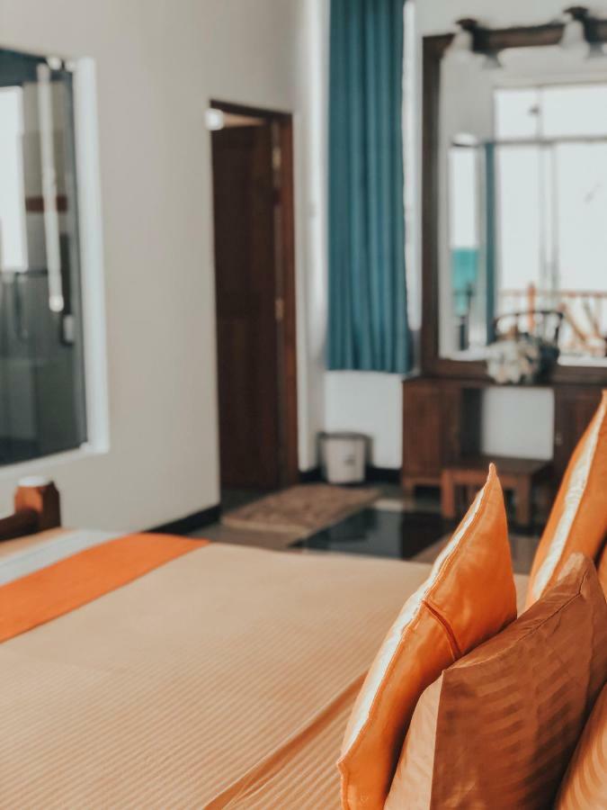 Sanmira Renaissance Hotel Unawatuna Buitenkant foto